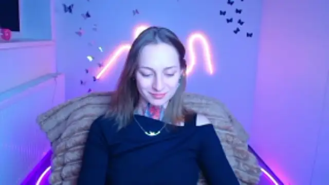 Esmi Winter online show from April 1, 1:52 pm