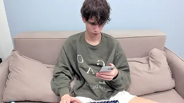 Snapshot of Ur_NextDoor_Boy chatting on February 16, 7:56 pm Ur NextDoor Boy online show from February 16, 7:56 pm