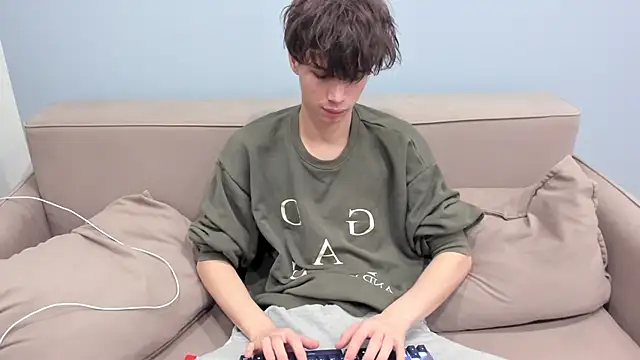 Snapshot of Ur_NextDoor_Boy chatting on February 10, 7:35 pm Ur NextDoor Boy online show from February 10, 7:35 pm