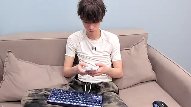 Snapshot of Ur_NextDoor_Boy chatting on February 26, 5:18 am Ur NextDoor Boy online show from February 26, 5:18 am