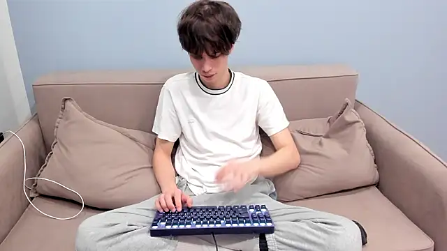 Snapshot of Ur_NextDoor_Boy chatting on February 28, 7:35 pm Ur NextDoor Boy online show from February 28, 7:35 pm