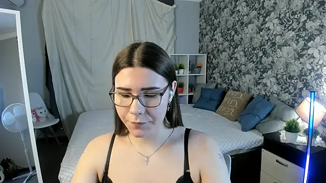 Coraline kitty online show from April 28, 12:42 pm
