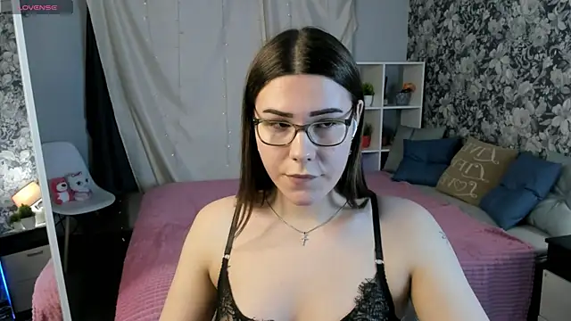 Coraline kitty online show from April 26, 7:05 am