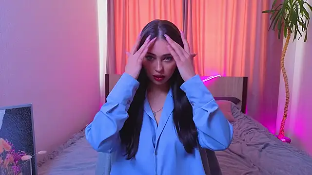 Snapshot of Sofia_Plump chatting on February 22, 9:11 am Sofia Plump online show from February 22, 9:11 am