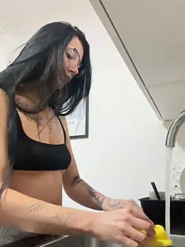 Karmenlovex online show from March 4, 1:30 pm