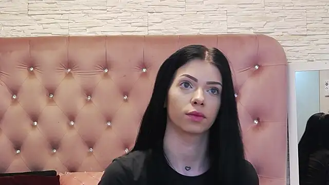 Snapshot of PeachyElla26 chatting on February 12, 5:40 am PeachyElla26 online show from February 12, 5:40 am