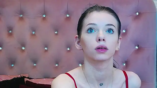 Snapshot of PeachyElla26 chatting on February 22, 11:56 am PeachyElla26 online show from February 22, 11:56 am