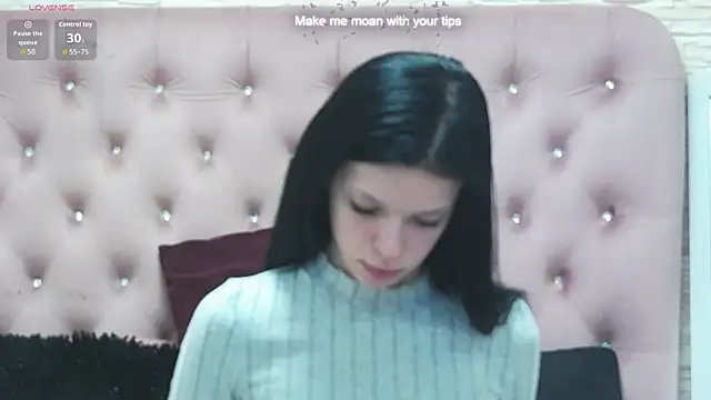 Snapshot of PeachyElla26 chatting on March 3, 1:29 pm PeachyElla26 online show from March 3, 1:29 pm