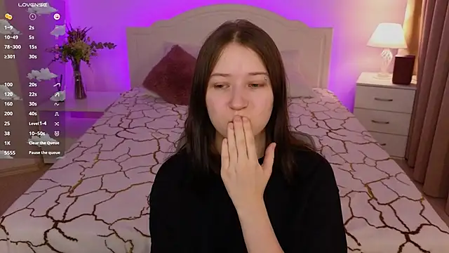 MmollyMay online show from February 22, 9:33 am