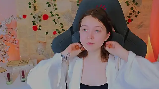 MmollyMay online show from February 14, 10:26 am