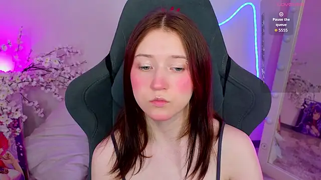 MmollyMay online show from April 15, 9:37 am