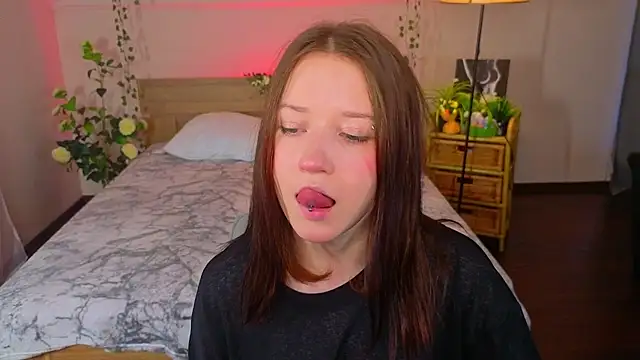 MmollyMay online show from March 28, 10:27 am