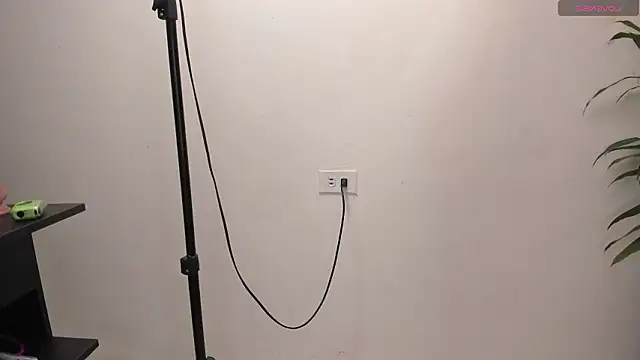 Snapshot of miarouse_0 chatting on February 12, 7:35 pm miarouse 0 online show from February 12, 7:35 pm