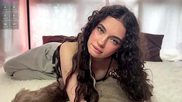 Moonfaairy online show from April 3, 5:36 am