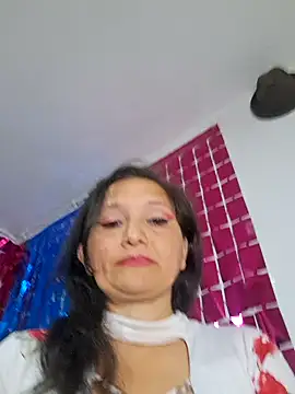 Alexamontiel  online show from April 17, 6:00 pm