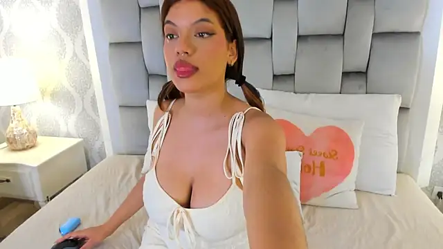 keiira foxxx online show from April 14, 11:37 am