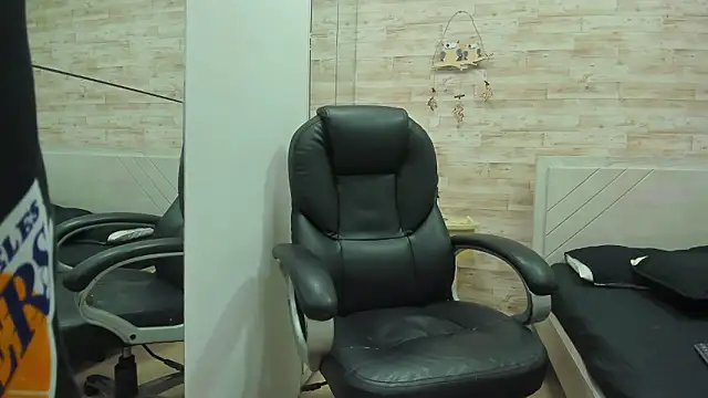 Snapshot of Jordi_Cooper chatting on February 25, 7:36 pm Jordi Cooper online show from February 25, 7:36 pm