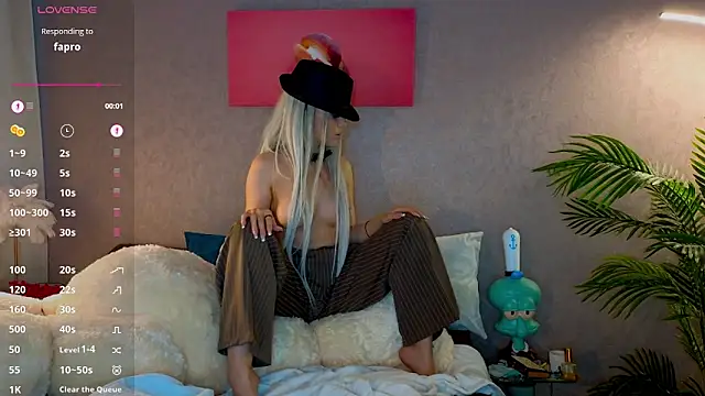 Snapshot of Sonya-Love chatting on May 27, 1:57 am Sonya-Love online show from May 27, 1:57 am