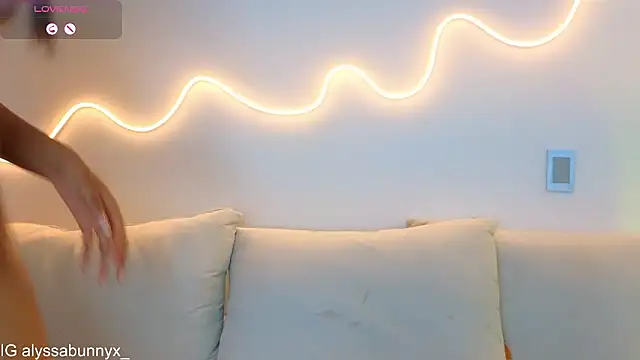 Alyssa bunnyx online show from March 31, 4:47 am