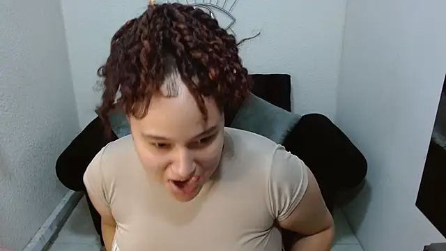 leilanewgirl online show from March 20, 12:39 pm