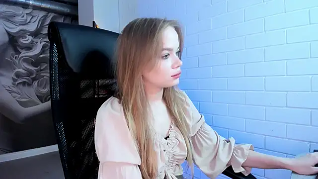 Snapshot of AmyNox chatting on June 19, 9:04 am AmyNox online show from June 19, 9:04 am