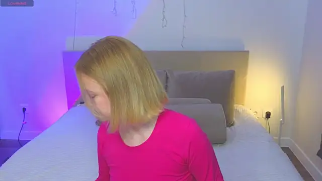 StellaBunny online show from April 7, 4:14 am