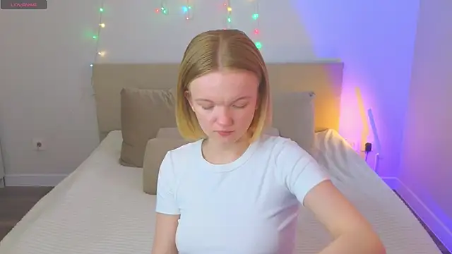 StellaBunny online show from March 21, 4:14 am