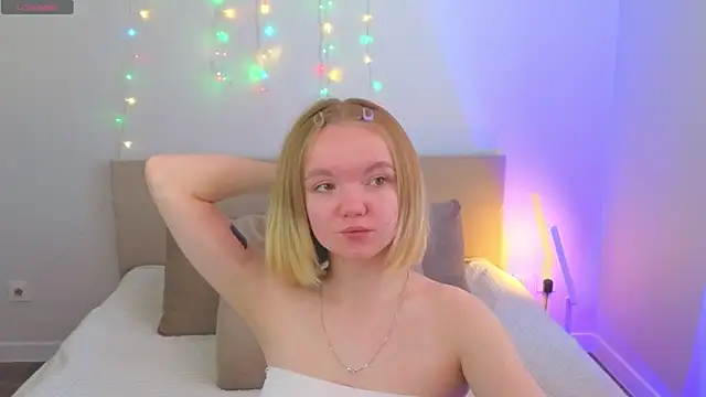 StellaBunny online show from March 24, 4:12 am