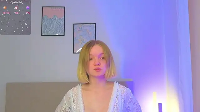 Snapshot of StellaBunny chatting on February 24, 4:13 am StellaBunny online show from February 24, 4:13 am