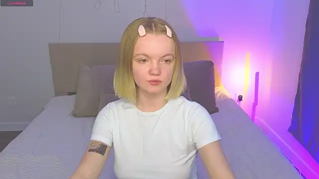 StellaBunny online show from March 27, 4:21 am