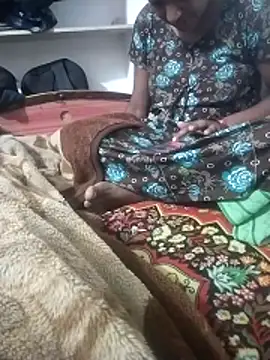 Snapshot of playboy4021 chatting on February 12, 4:40 pm playboy4021 online show from February 12, 4:40 pm