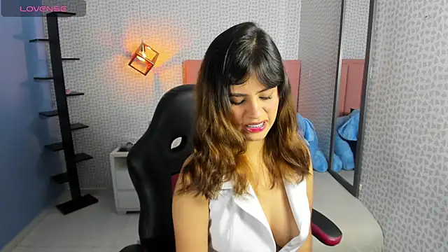 KAROLAGREY online show from March 28, 12:28 pm