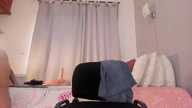 Snapshot of Britanny_W chatting on June 10, 7:37 pm Britanny W online show from June 10, 7:37 pm
