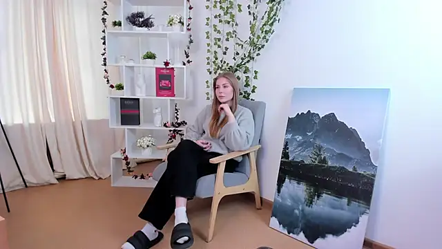 Snapshot of CharityKhamo chatting on February 12, 8:47 am CharityKhamo online show from February 12, 8:47 am