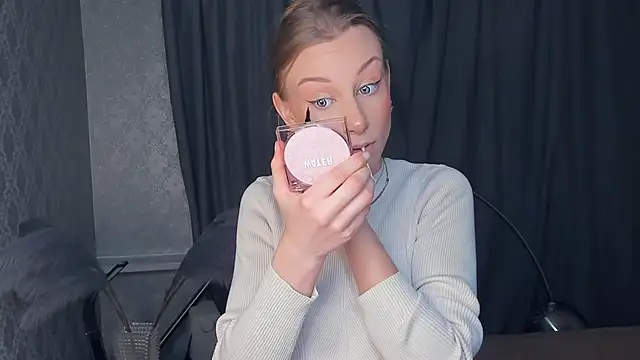 CarmenLipkin online show from February 22, 10:00 pm