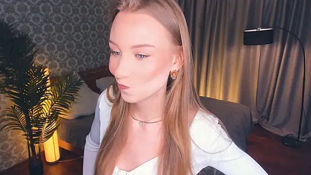 CarmenLipkin online show from March 1, 2:50 pm