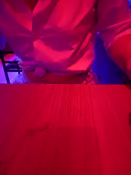 giloirinha5 online show from April 4, 1:45 am