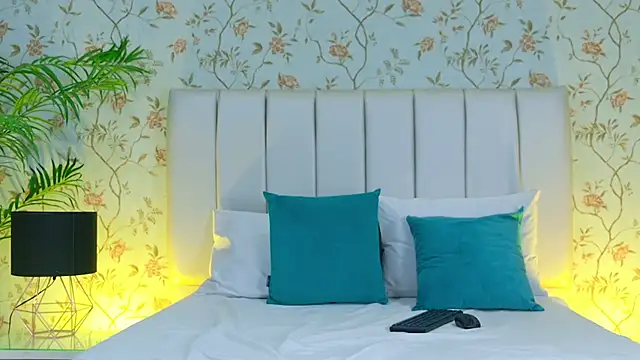 Snapshot of Brisa_Silva chatting on February 24, 11:44 am Brisa Silva online show from February 24, 11:44 am