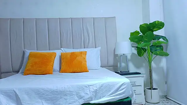 Snapshot of Brisa_Silva chatting on February 21, 11:23 am Brisa Silva online show from February 21, 11:23 am