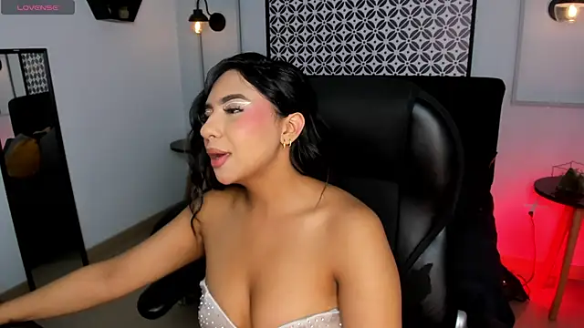 Lola 12  online show from March 6, 12:55 pm