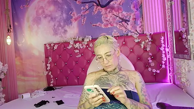 Everlyn sexx online show from April 18, 7:07 pm