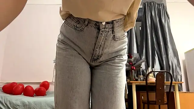 VickieKush online show from February 19, 4:04 pm