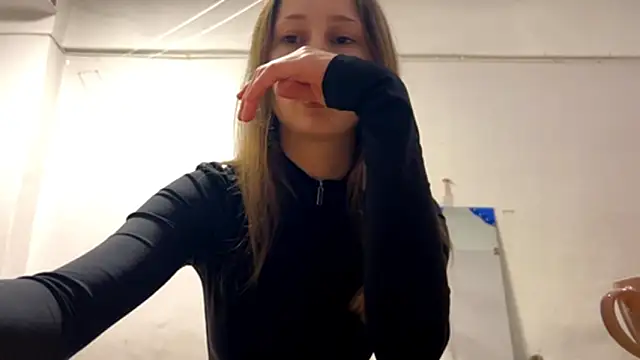 VickieKush online show from February 17, 4:15 pm