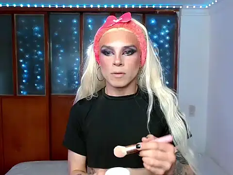 Snapshot of DanniHotBoy02 chatting on February 26, 8:31 pm DanniHotBoy02 online show from February 26, 8:31 pm