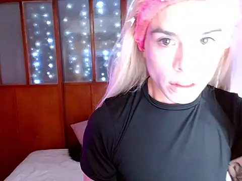 Snapshot of DanniHotBoy02 chatting on February 21, 7:16 pm DanniHotBoy02 online show from February 21, 7:16 pm