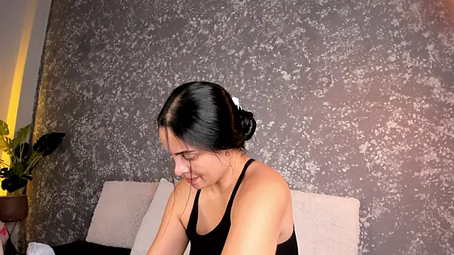 emma  summers online show from April 15, 7:40 pm