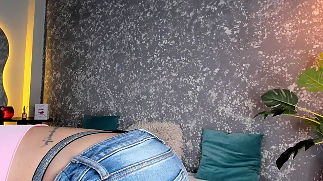 emma  summers online show from April 6, 7:59 pm