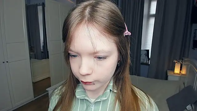 LavenderMitten online show from March 6, 5:24 am