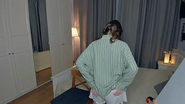 LavenderMitten online show from March 9, 5:22 am