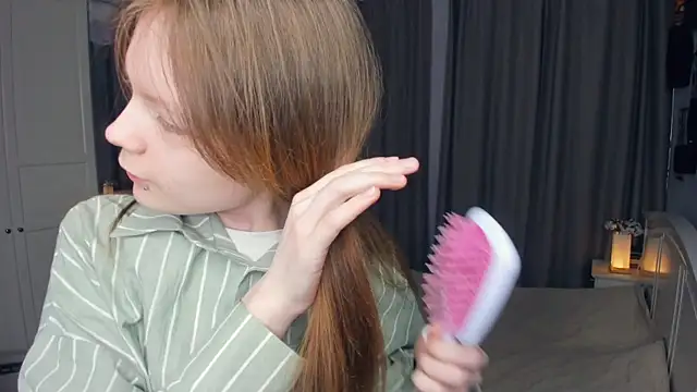 LavenderMitten online show from April 6, 5:52 am